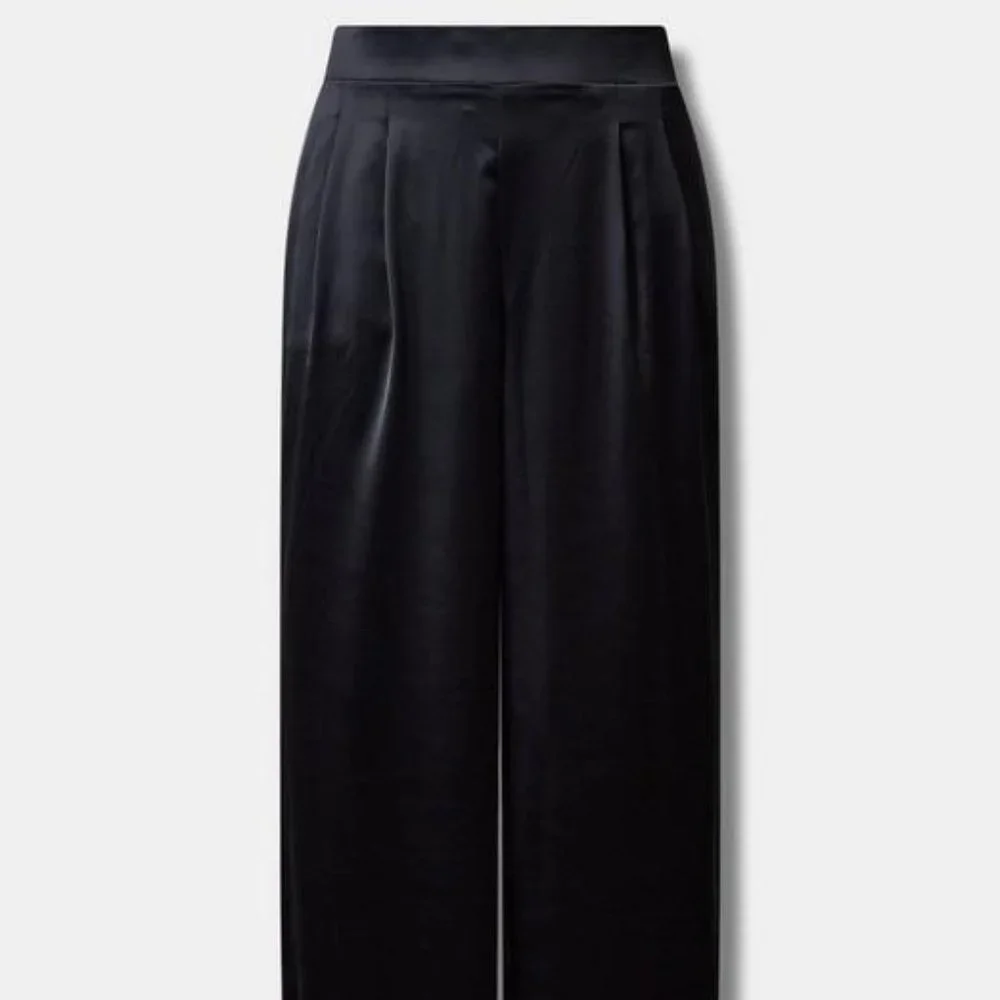 Torrid - Wide Leg Satin High Rise Pant in Deep Black - Picture 9 of 9
